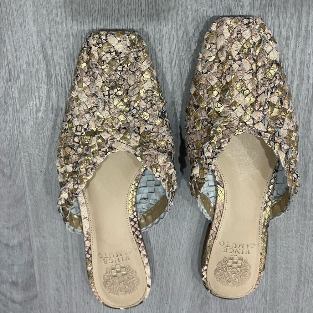 Vince Camuto Very Confortable Sandal’s Size 71/2 Used in great condition